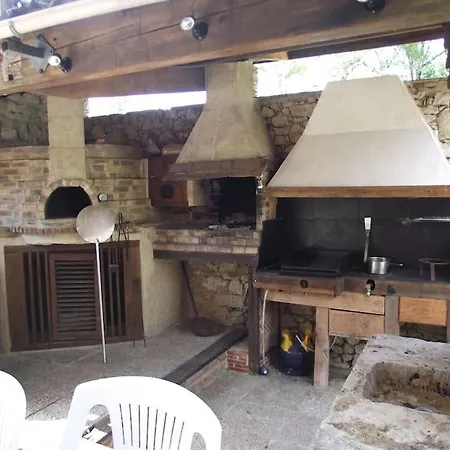 Maison Perigourdine Avec Piscine 10 Personnes *